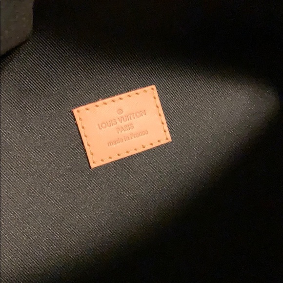 Louis Vuitton - Picture 7 of 8